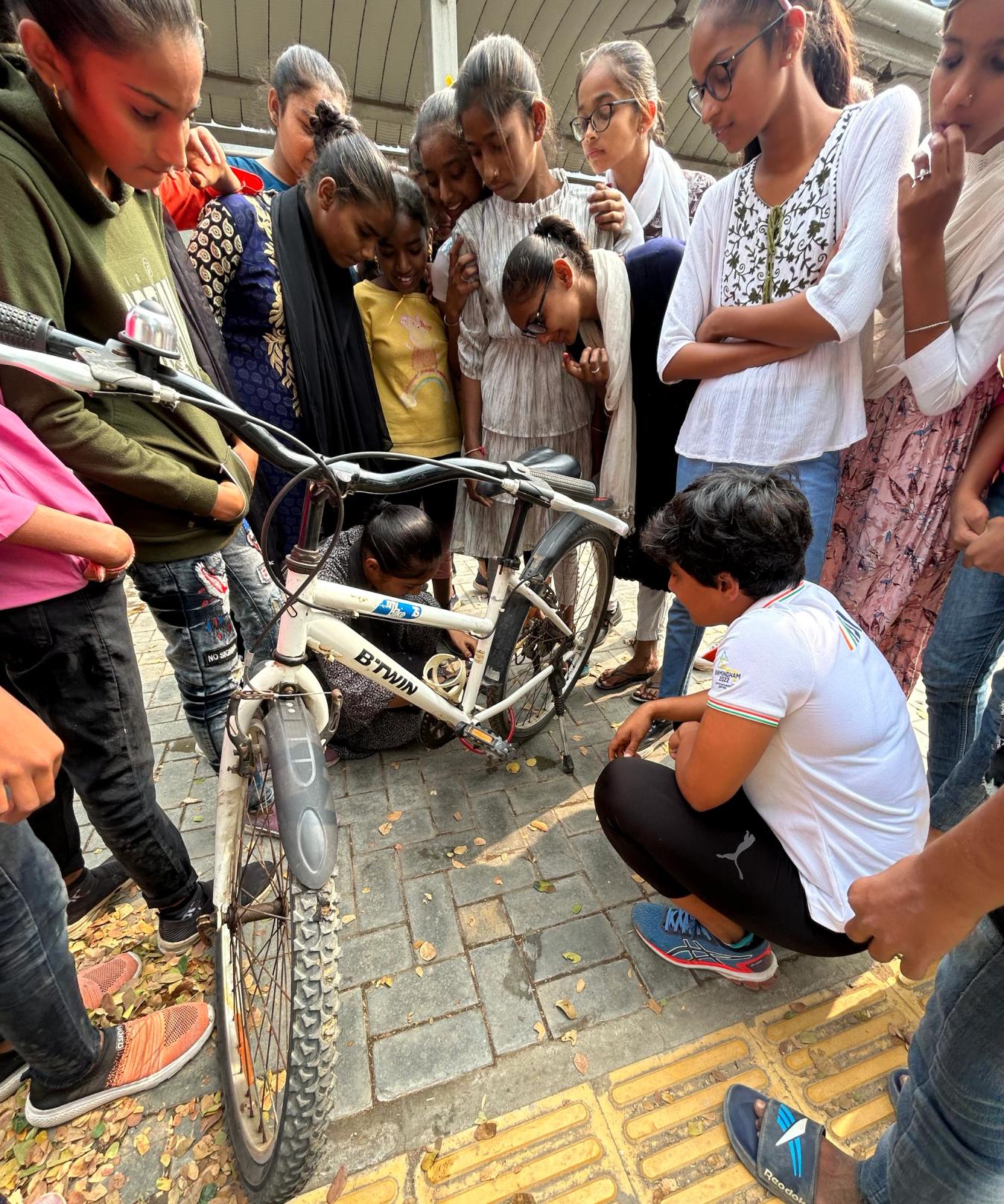 Pragnya Mohan teaches the girls how to do basic bike maintenance