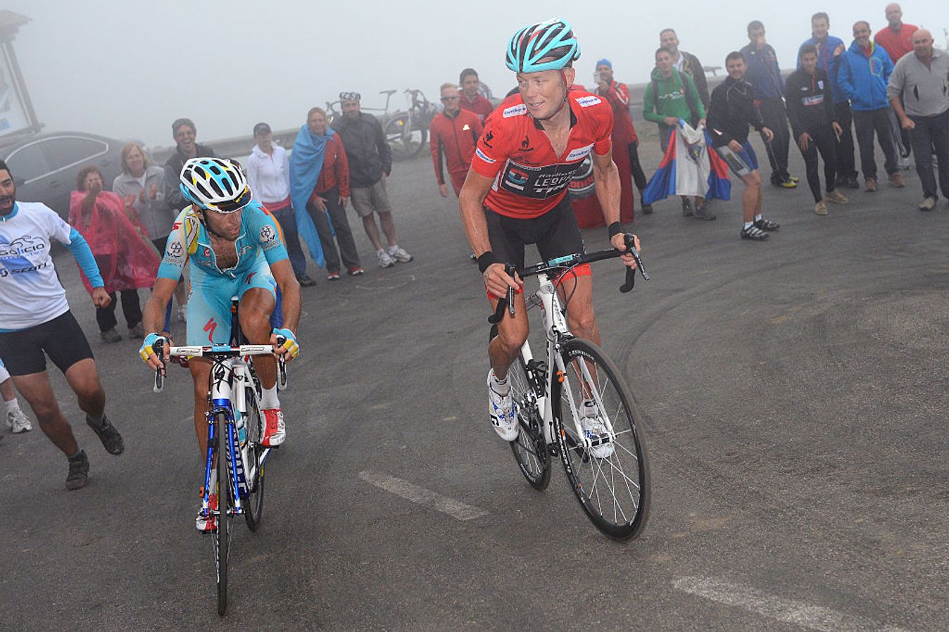 Vinvenzo Nibali and Chris Horner size each other up on the Angliru