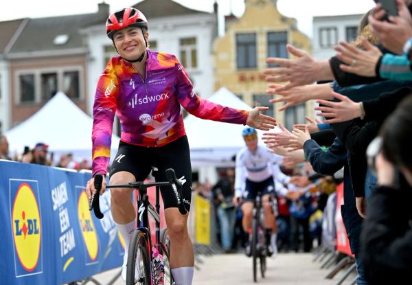 Marlen Reusser at the start of an ill-fated Tour of Flanders