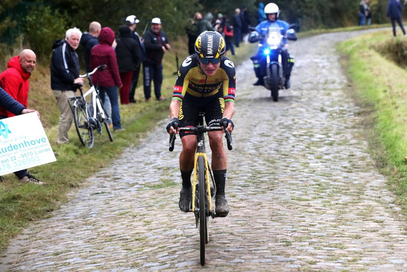 Like the men, the women are also tasked with conquering several of Northern France’s most unforgiving sectors of cobblestones, like Mons-en-Pévèle and Carrefour de l'Arbre.