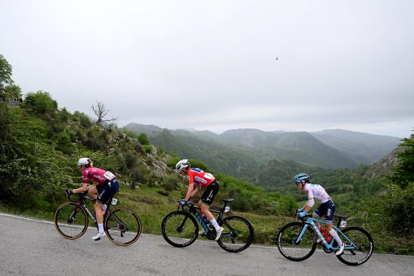 The Vuelta Femenina regularly tasks the peloton with challenging climbs