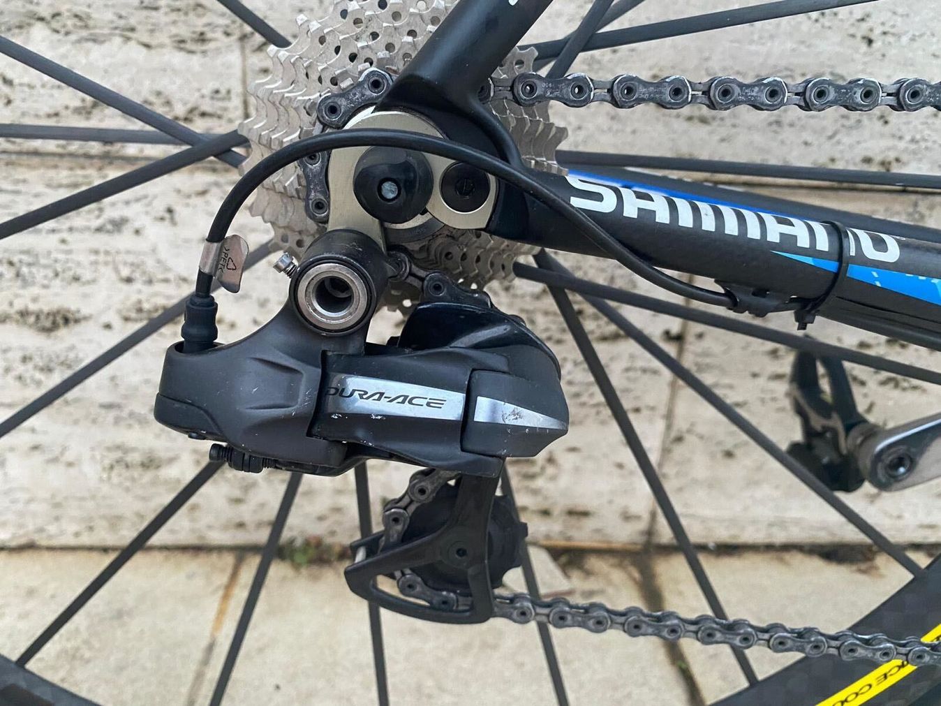 Shimano's Di2 platform came in to existence as early as 2009 but we have never seen a Dura-Ace electronic brake