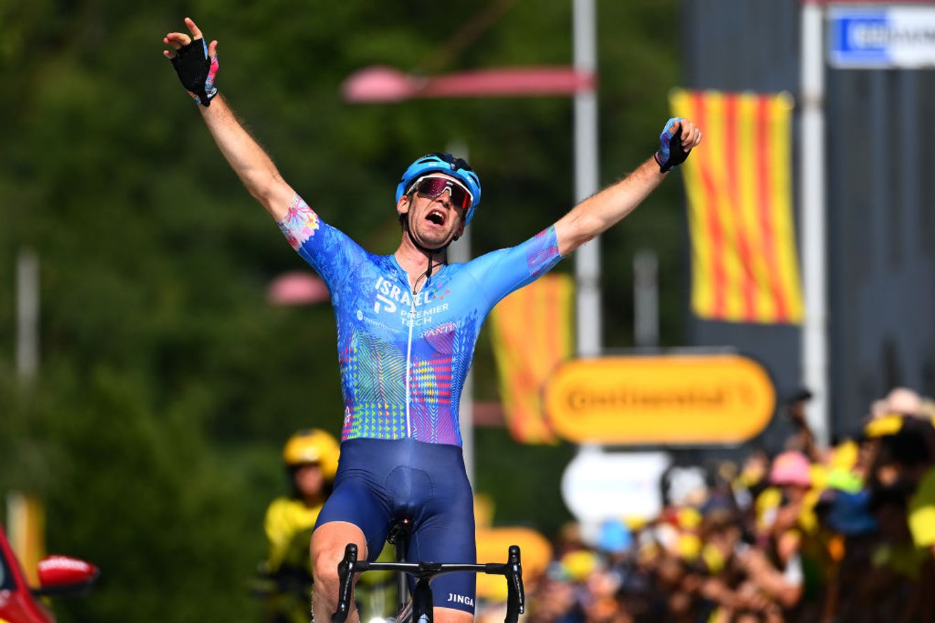 Hugo Houle celebrates winning stage 16 of the 2022 Tour de France