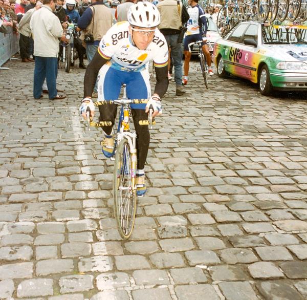 Greg LeMond on his way to the start line of Paris-Roubaix 1993 - note the RockShox suspension forks
