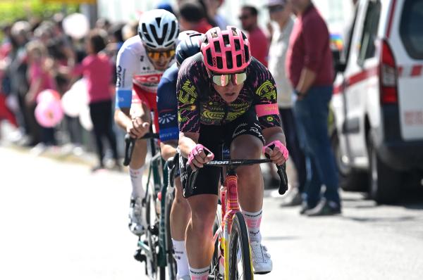 Michael Valgren propels the breakaway on stage 5 of the Giro d'Italia