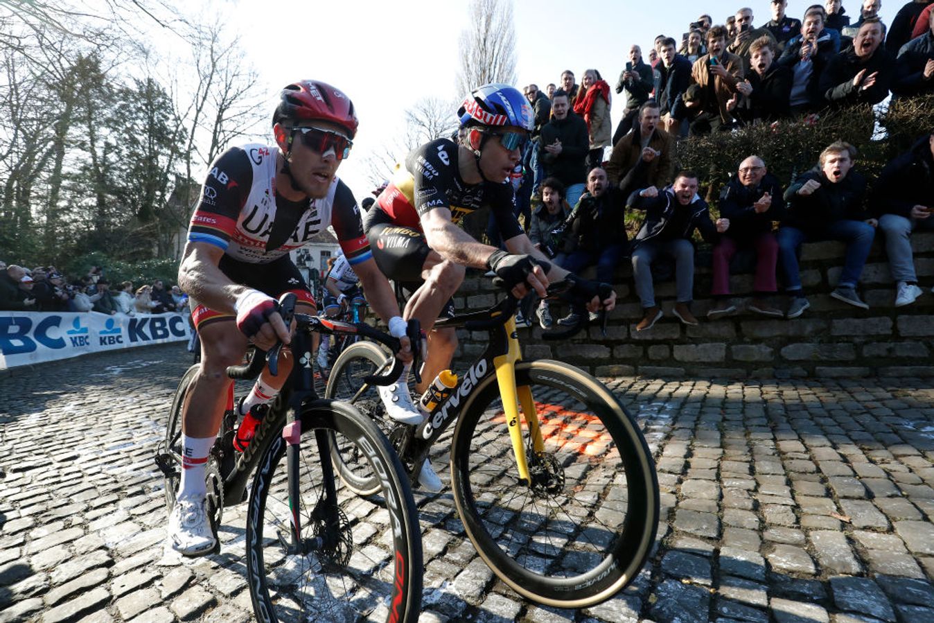 Riders take on the Muur van Geraardsbergen in Omloop Het Nieuwsblad