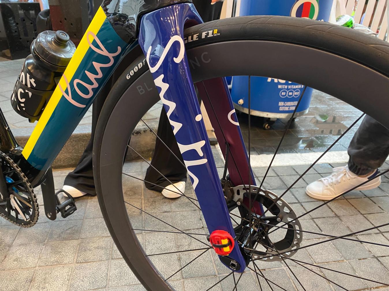 The Paul Smith logo spreads across the downtube and fork