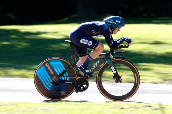 Charlotte Kool en route to victory in the Simac Ladies Tour prologue