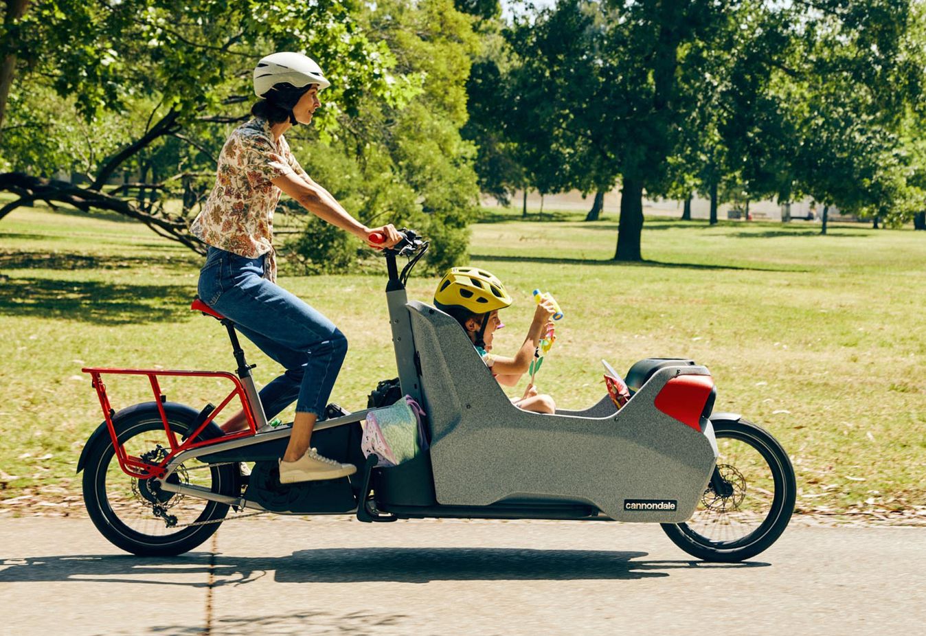 The Cannondale Wonderwagen Neo can carry up to three children