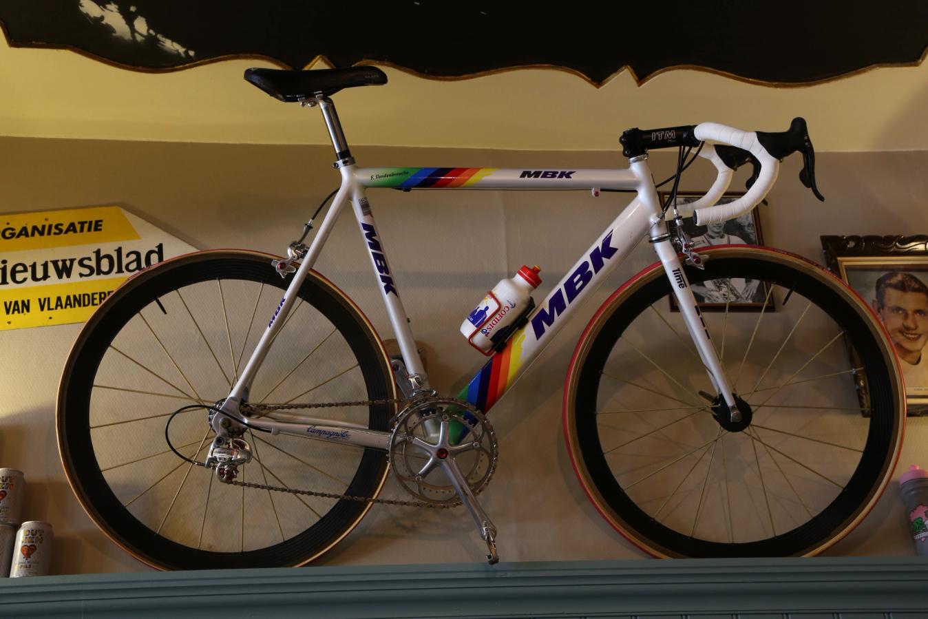 The late Frank Vandenbroucke, a friend of Penne, rode this bike in the Amstel Gold Race and Classica San Sebastian in 1999