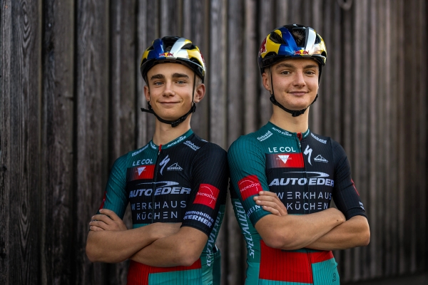 Anatol Friedl (left) and Patrick Casey (right) will ride for Team Auto Eder in 2024 and sport special helmets as Red Bull athletes