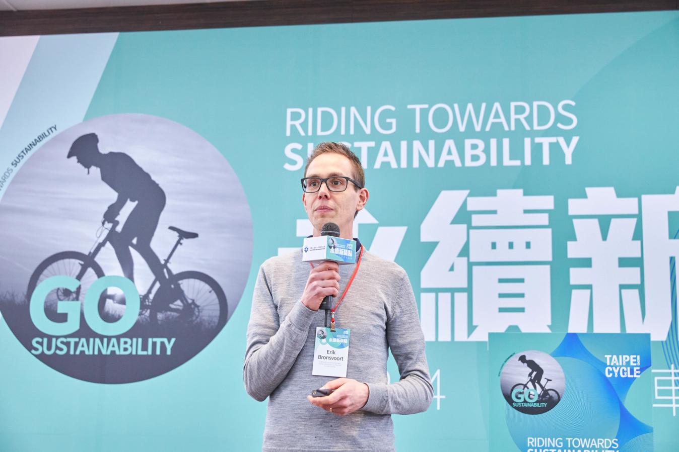 Erik Bronsvoort during a workshop at the Taipei Cycle Show