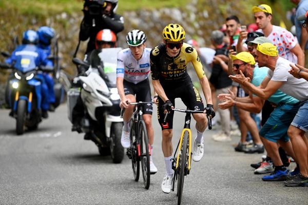 Jonas Vingegaard putting the pressure on Tadej Pogačar on stage 6 of the Tour de France