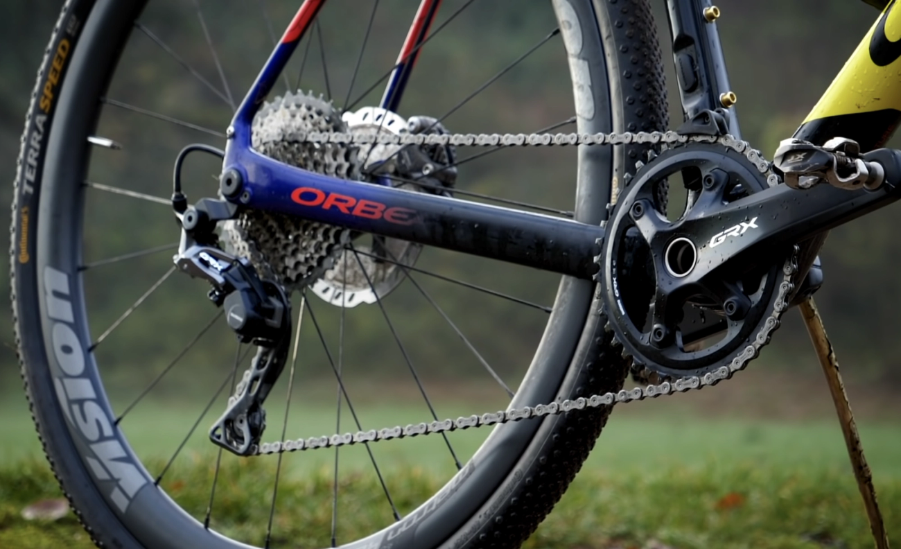 1x drivetrains have a single chainring and a wide-range cassette