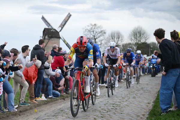 Mads Pedersen leading the chase group behind Van der Poel at Paris-Roubaix