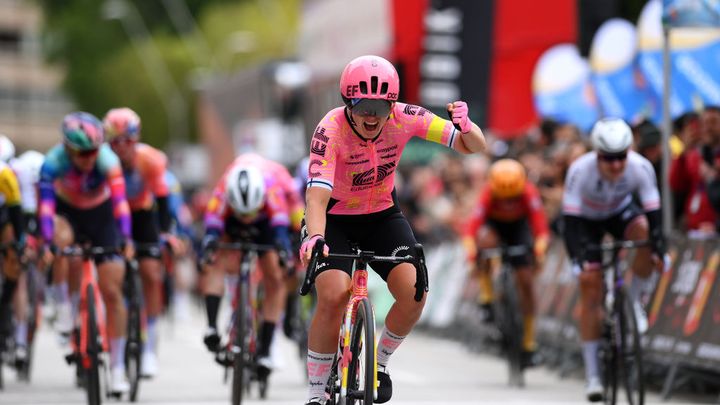 Lotta Henttala celebrates victory on stage 1 of the Vuelta a Burgos Feminas