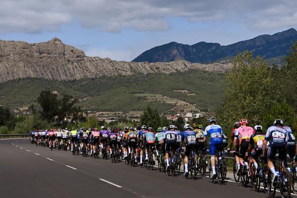 The peloton got through most of stage 3 of the Vuelta a España without incident