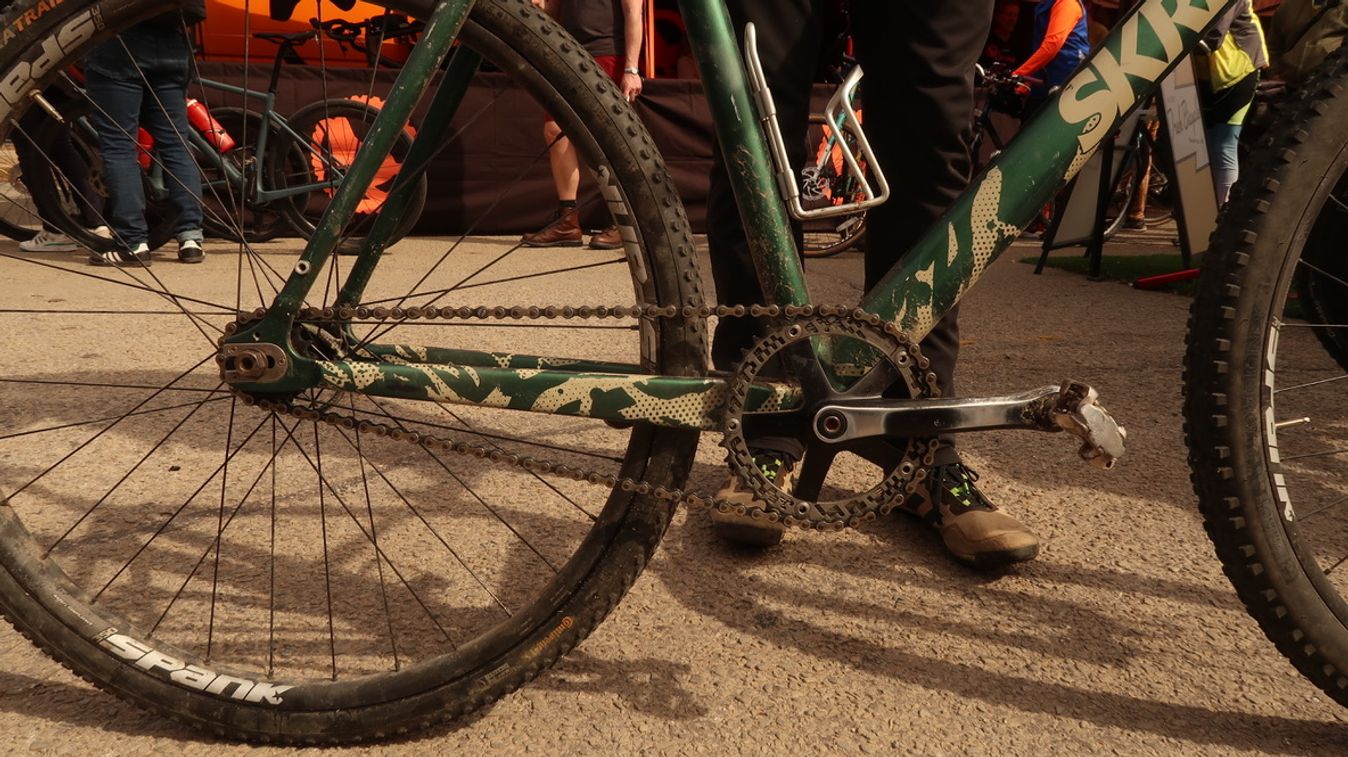 Details galore on Keen's Skream including a chainring with intricate cut-outs and a glorious green and white paint scheme 
