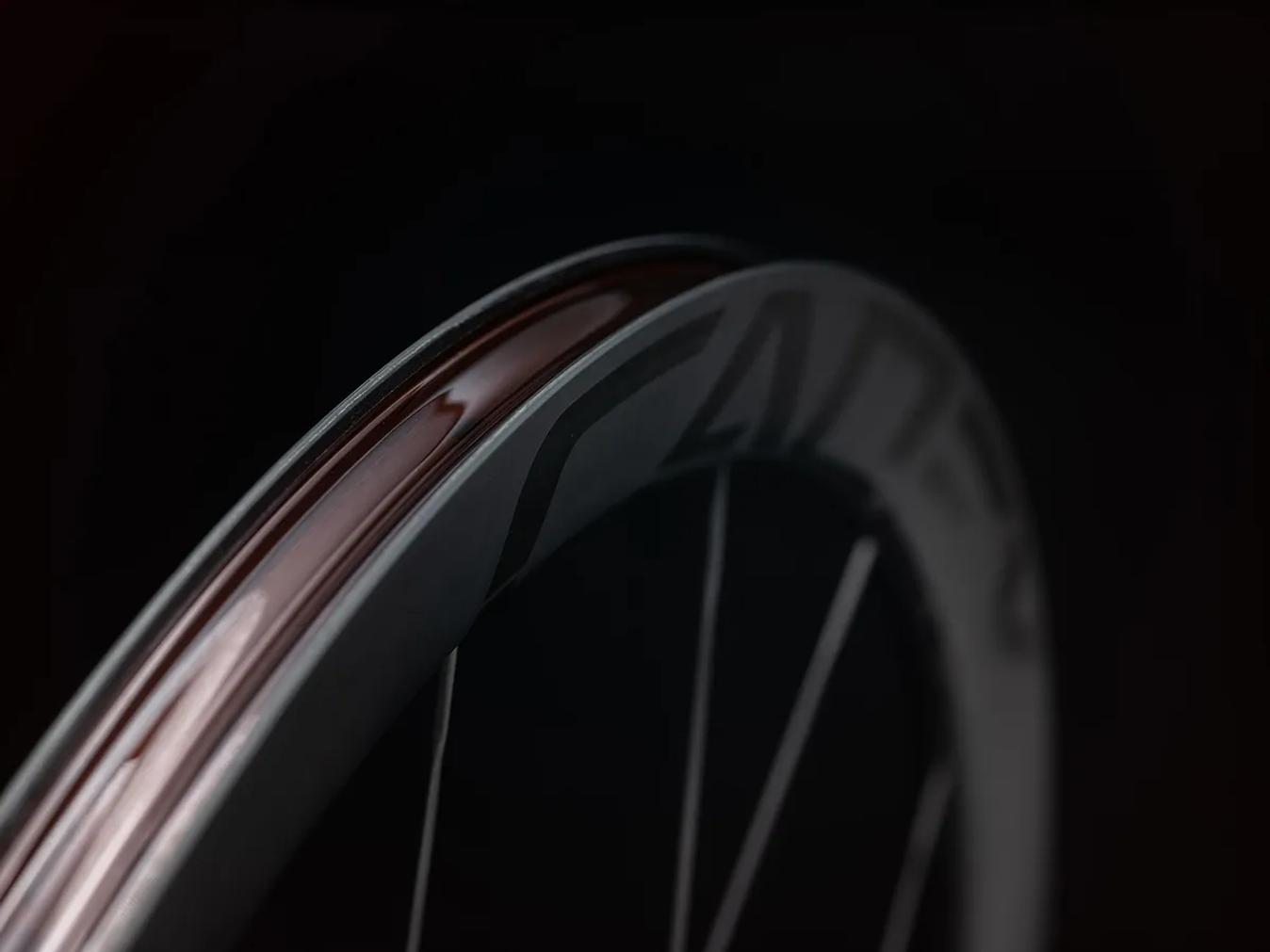 The wheels feature a 22.4mm inner rim width