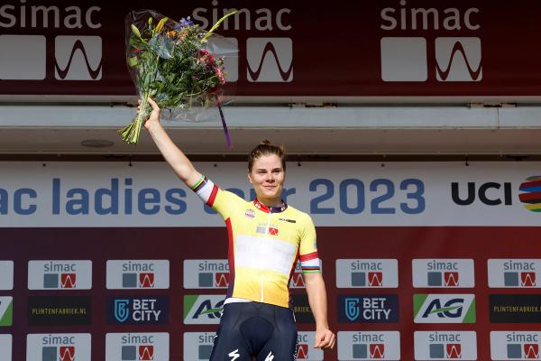 Race leader Lotte Kopecky (SD Worx) won stage 4 of the Simac Ladies Tour 