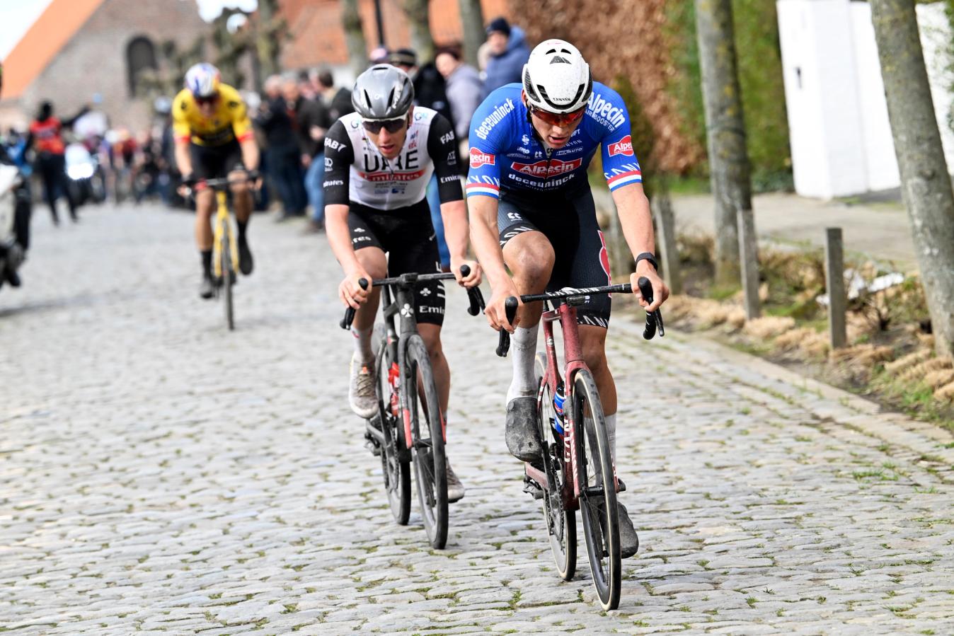 Mathieu van der Poel and Tadej Pogačar briefly dropped Wout van Aert in last year’s race, but the Belgian responded well and won the eventual three-up sprint