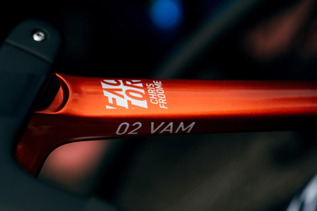 The frame is a burnt orange colour with Froome's name on the top tube