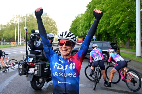 Grace Brown celebrates after winning Liège-Bastogne-Liège 
