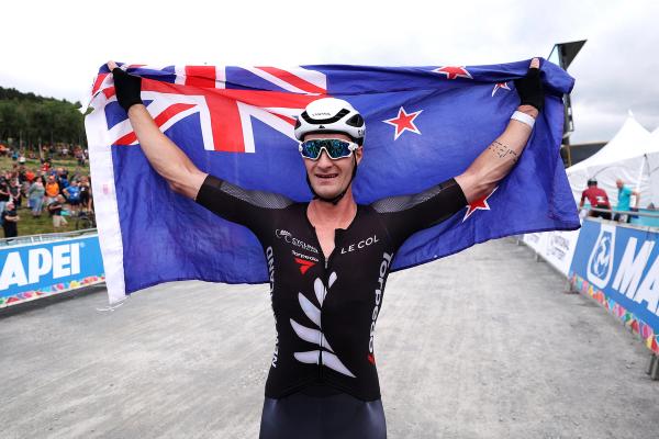 Sam Gaze celebrates short track victory with a New Zealand flag