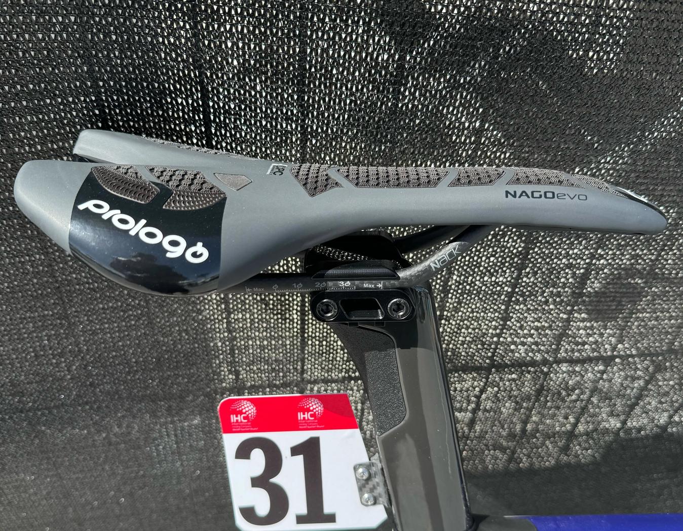 The Prologo Nago CPC saddle has small rubberised sections to help with grip and rider stability