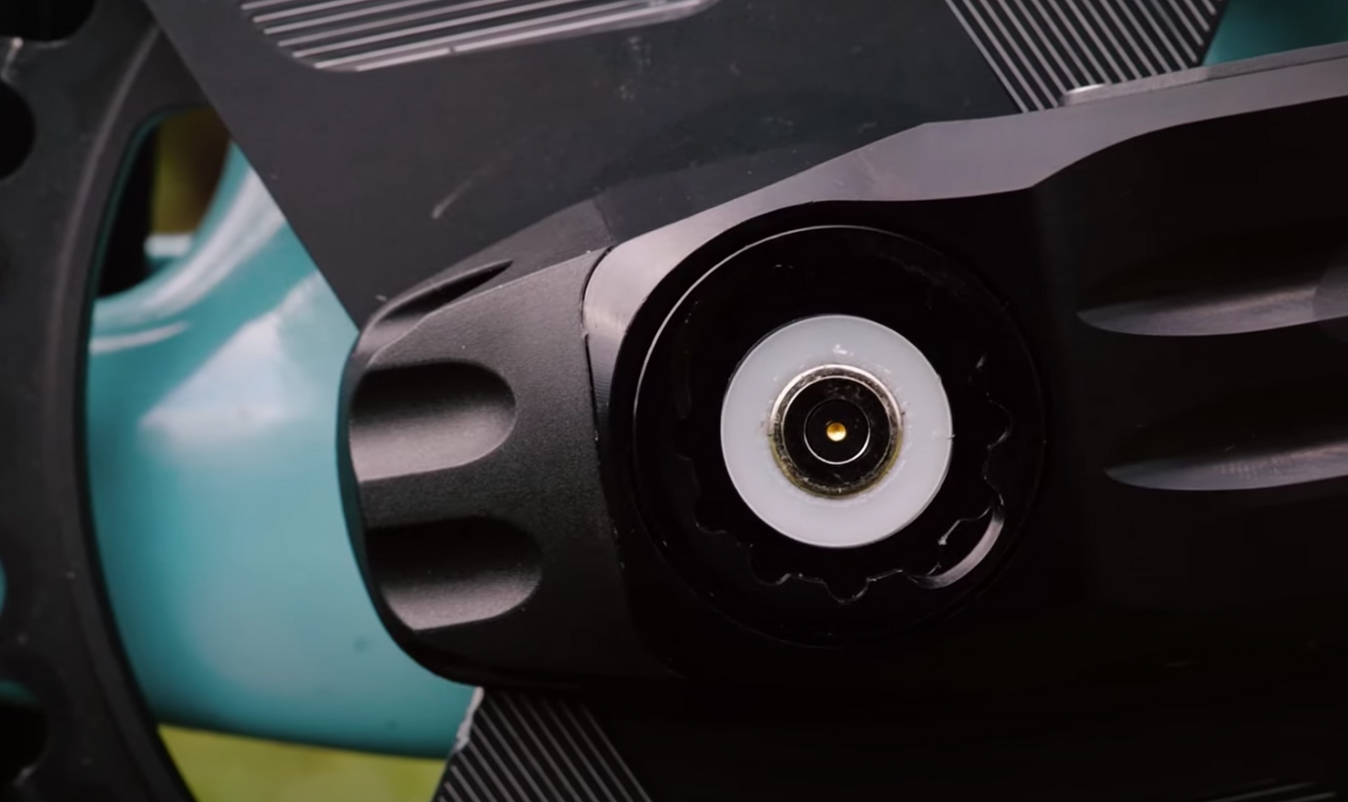 The power meter crankset features a magnetic charging port