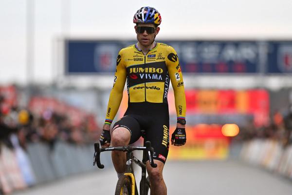 Wout van Aert got the better of Eli Iserbyt in the end, but it was a close battle