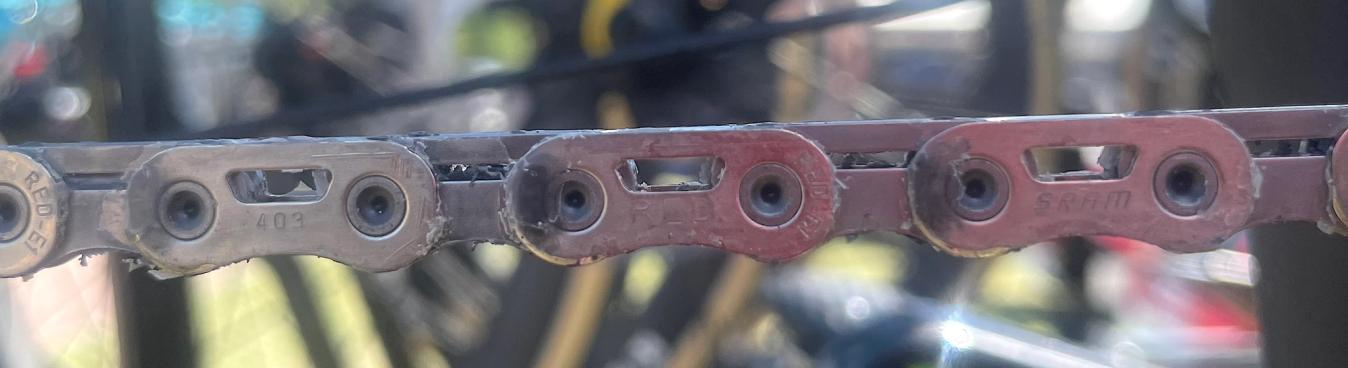 A closer look at the hollowed-out sections on the chain