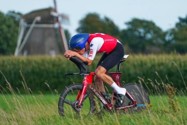 Küng crashed in the men's individual time trial at the European Championships