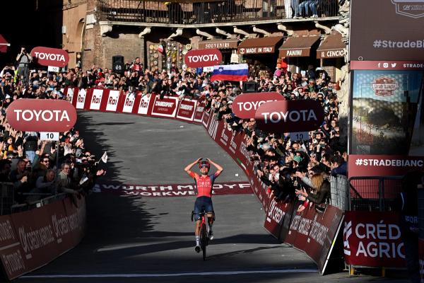 Tom Pidcock winning solo at Strade Bianche this March