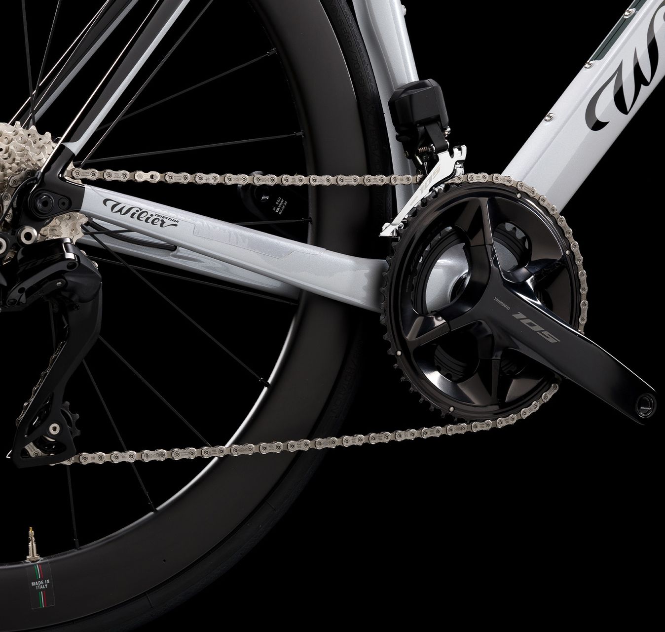 The bike comes specced with mid-range groupsets like Shimano's 105 Di2