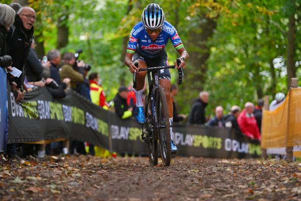Ceylin del Carmen Alvarado took her first cyclo-cross win of the season