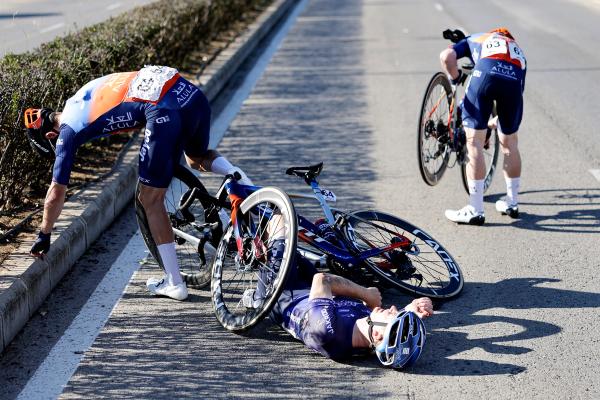 Eddie Dunbar and Felix Engelhardt tangled in a crash at the Volta a la Comunitat Valenciana