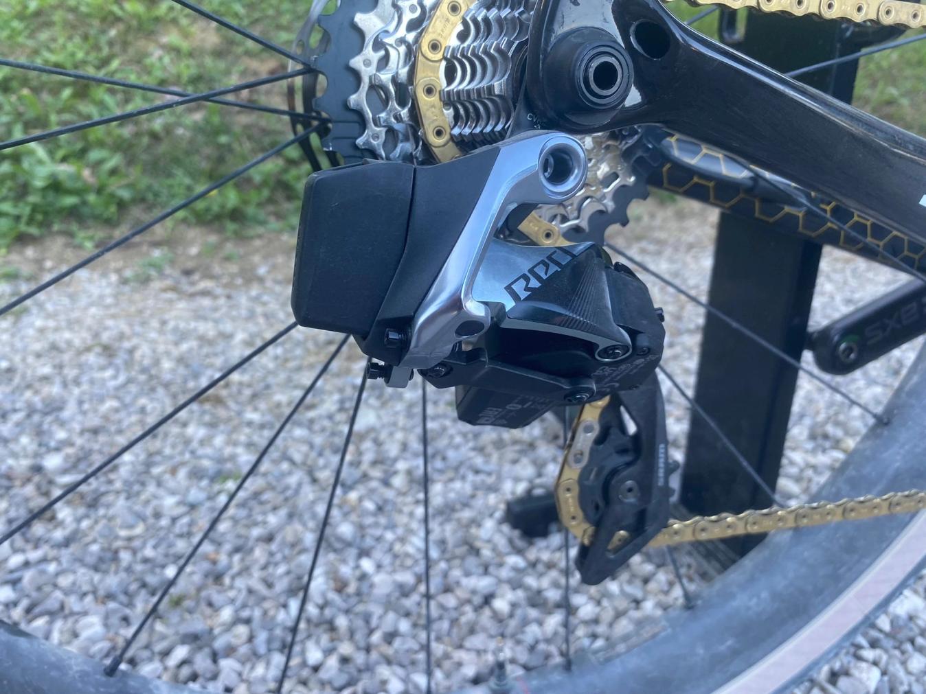 The SRAM Red mech keeping the gears moving 