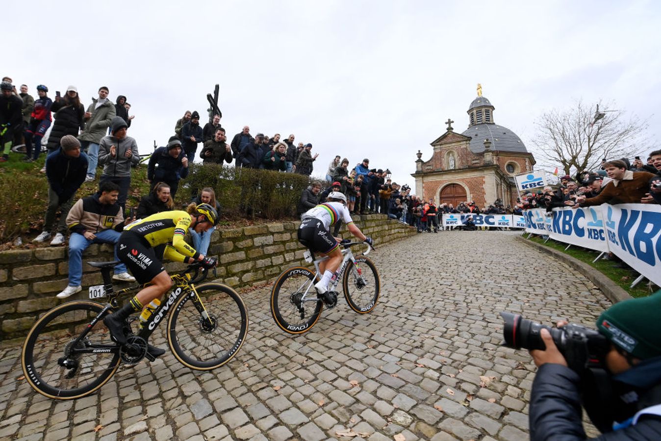 The Omloop heads over the famous Muur in its finale