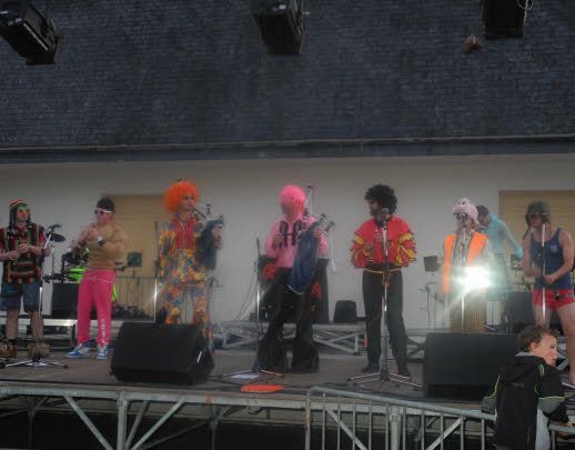 Vendredi, à l'occasion de la Fête de la musique, les Groove Boys ont mis le paquet, démontrant que le biniou et la bombarde s'écoutent à toutes les sauces.