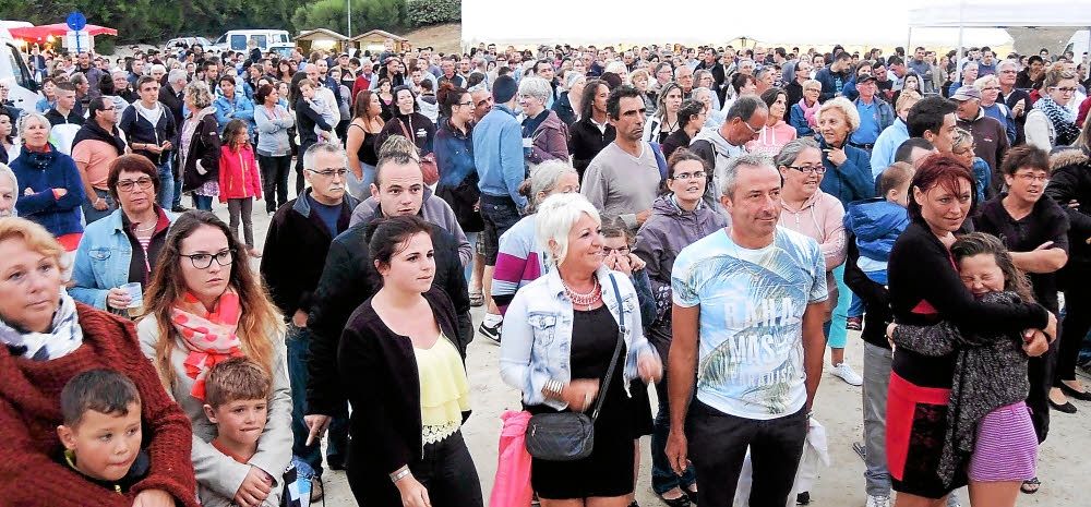 Vacanciers et gens du cru ont été conquis par la fougue des Groove Boys.