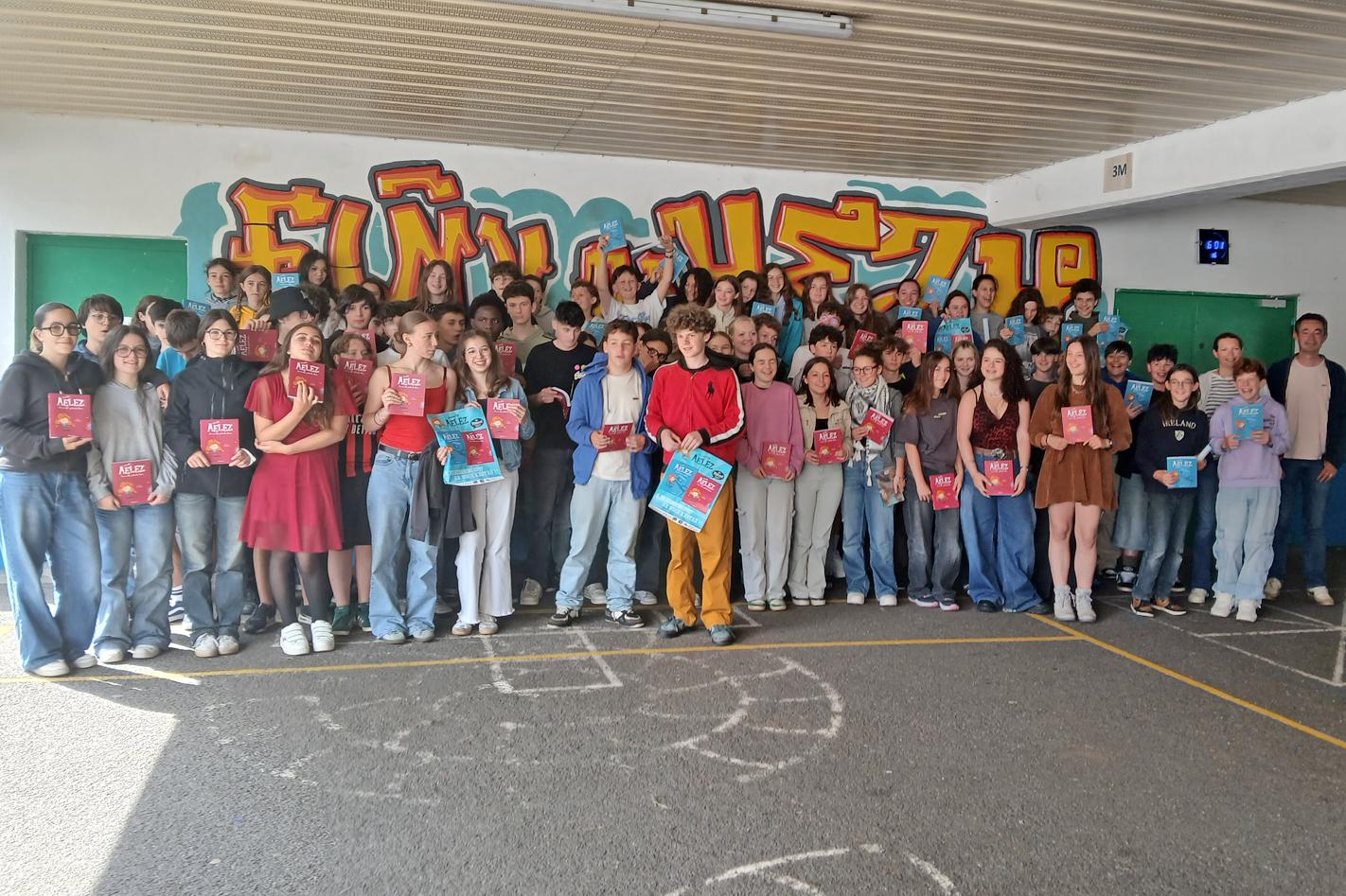 Alumnes d'un institut tradueixen al bretó el còmic infantil més venut a França
