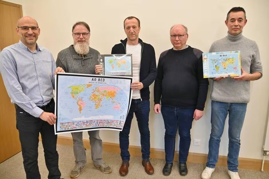 La carte du monde en breton disponible sous forme de puzzle