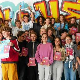 « Traduire les jeux de mots, c’était compliqué » : à Quimper, ces collégiens de Diwan traduisent la BD « Mortelle Adèle » en breton