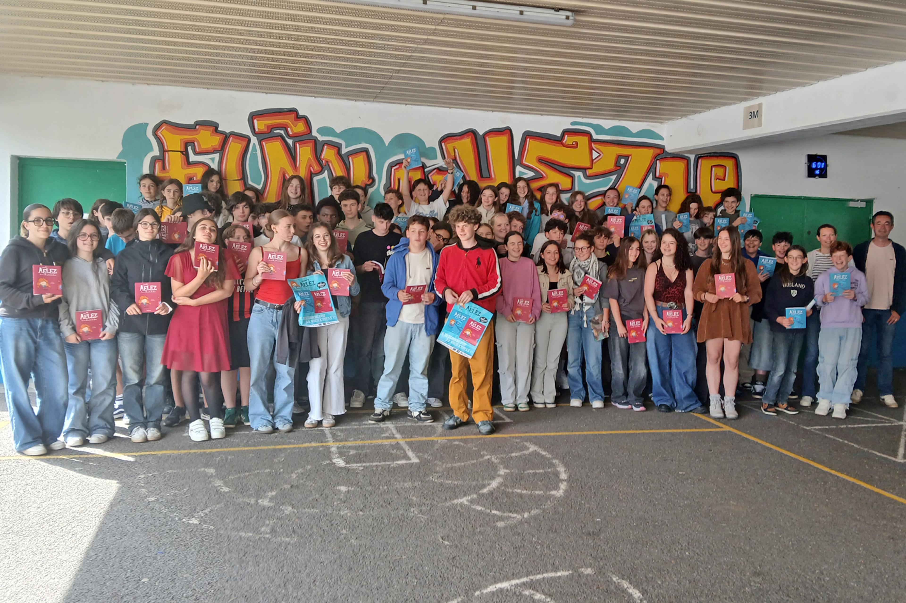 Alumnes d'un institut tradueixen al bretó el còmic infantil més venut a França