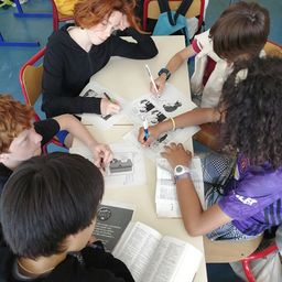 « Ils ont tous hurlé »… Ces collégiens ont traduit la BD « Mortelle Adèle » en breton