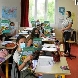 À Guipavas, les élèves en filière breton de l’école Louis-Pergaud reçoivent un cadeau