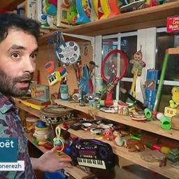 Chapi Chapo s'amuse avec 73 jouets d'enfants pour enregistrer son album "Collector"
