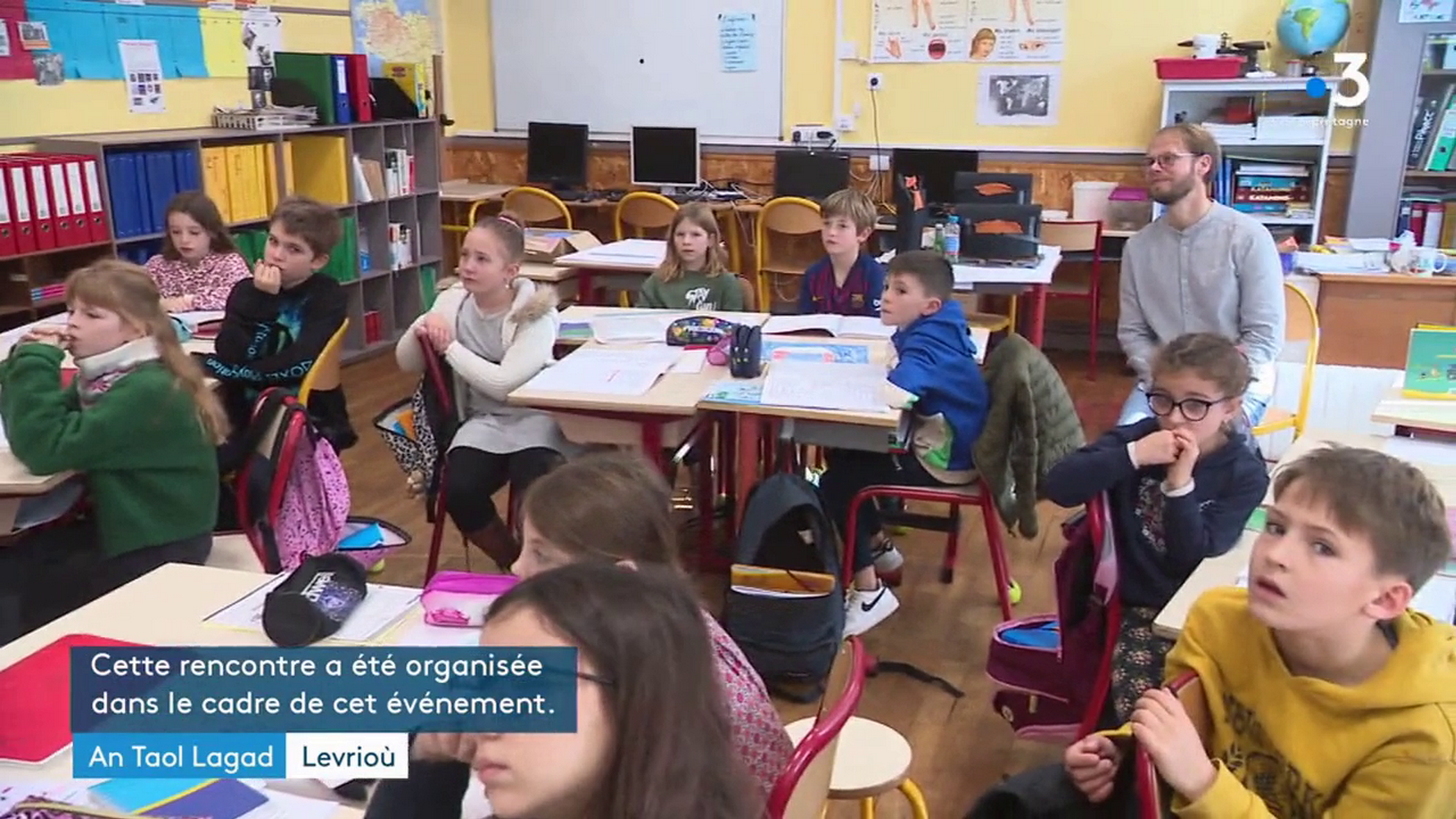 Un embanner o kejañ gant skolidi