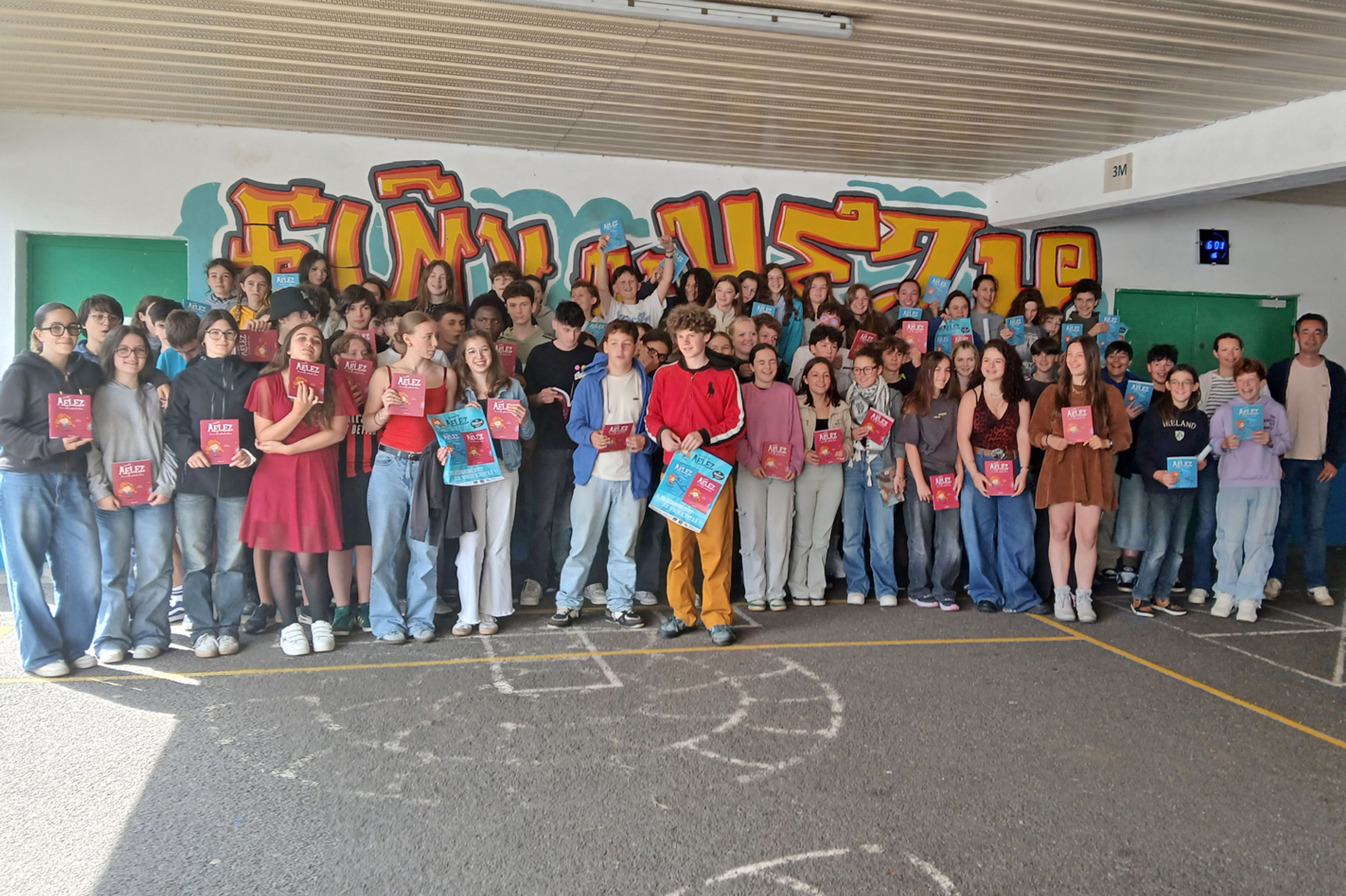 Alumnes d'un institut tradueixen al bretó el còmic infantil més venut a França